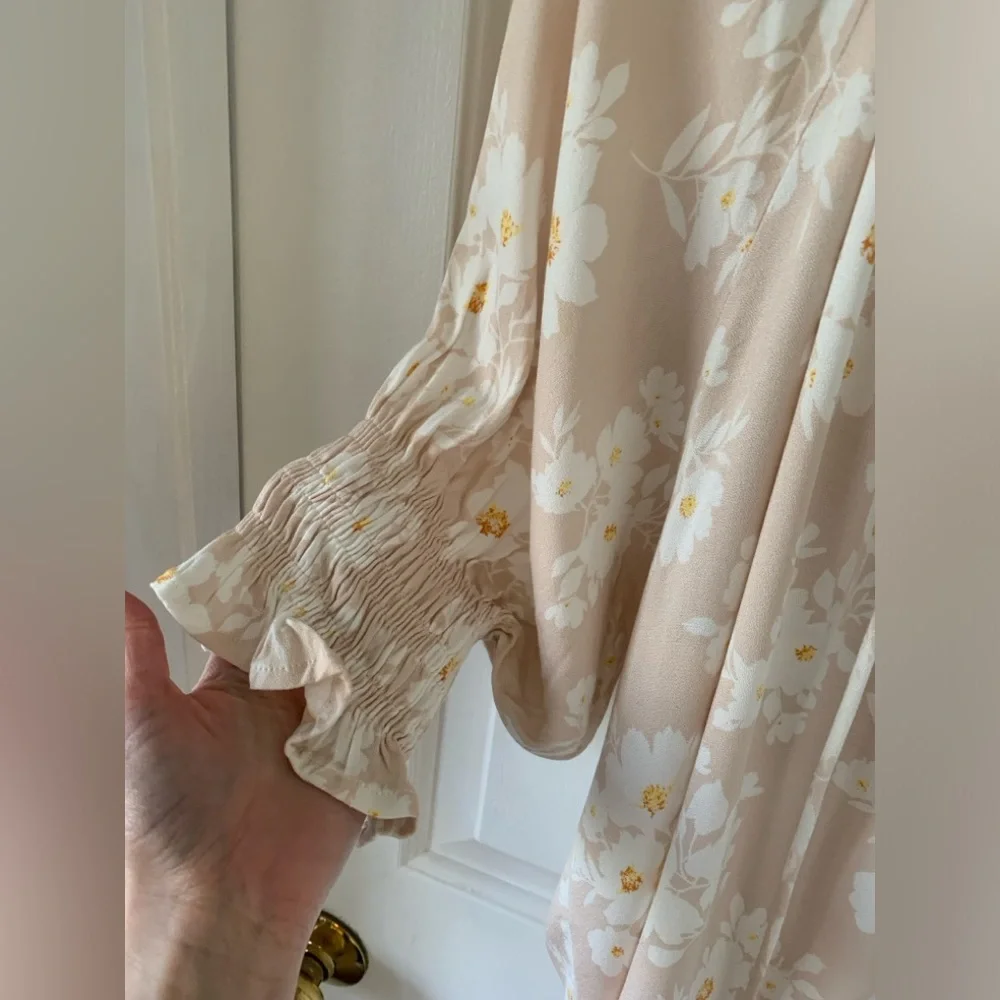 Carly Jean Los Angeles Blush Pink Floral Top - Picture 4 of 6